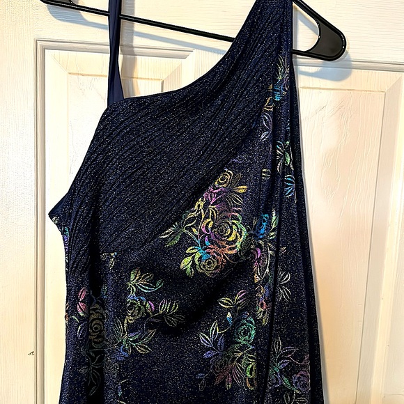 evening dress asymptomatic with beautiful Blue sash on the tank shoulder side - Picture 6 of 7